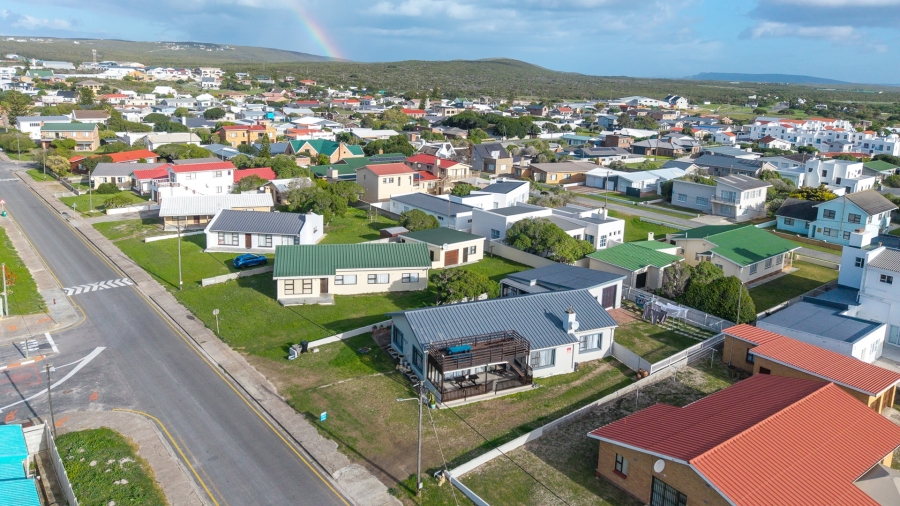 4 Bedroom Property for Sale in Struisbaai Western Cape
